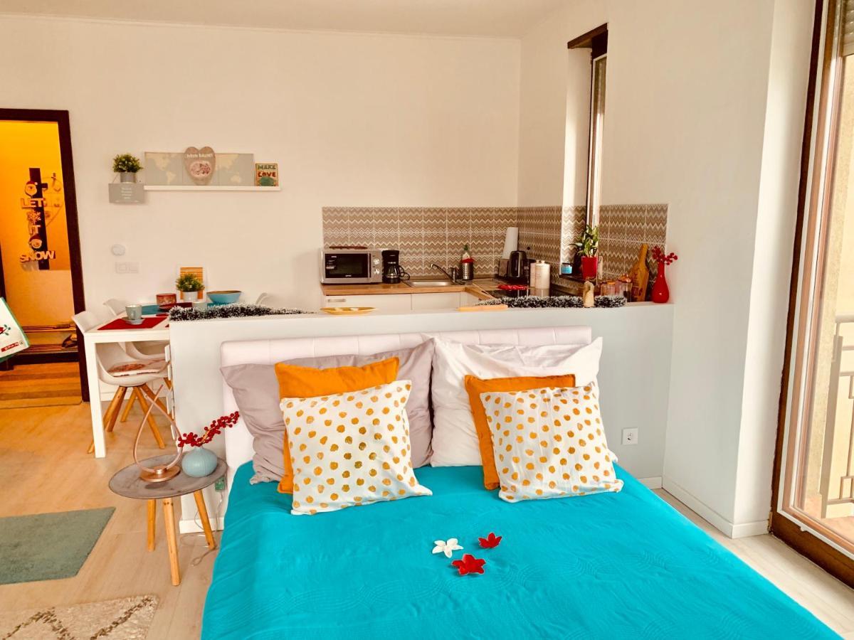 Sunny Deluxe Apt. & Terrace Boedapest Buitenkant foto
