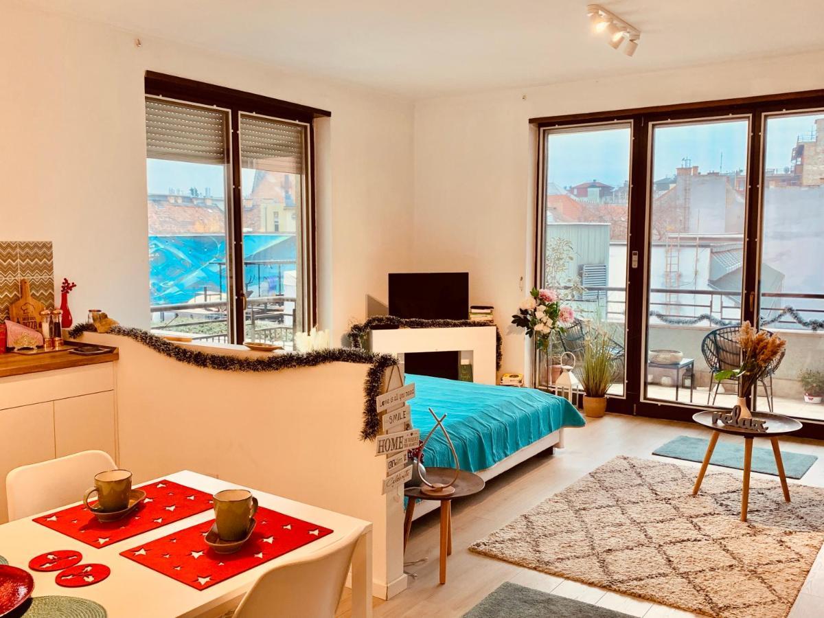 Sunny Deluxe Apt. & Terrace Boedapest Buitenkant foto