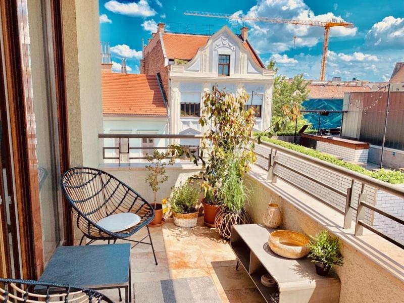 Sunny Deluxe Apt. & Terrace Boedapest Buitenkant foto