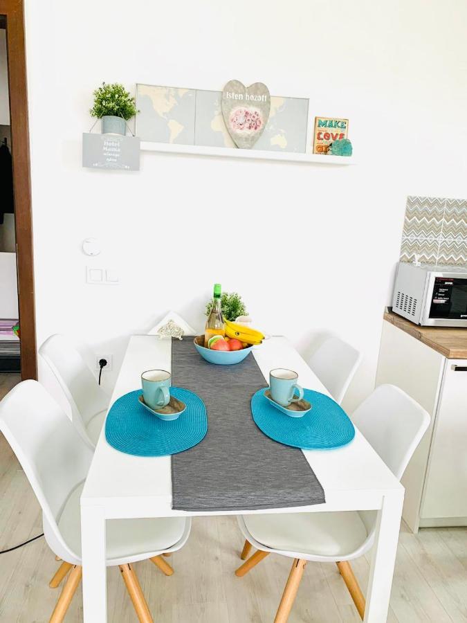 Sunny Deluxe Apt. & Terrace Boedapest Buitenkant foto