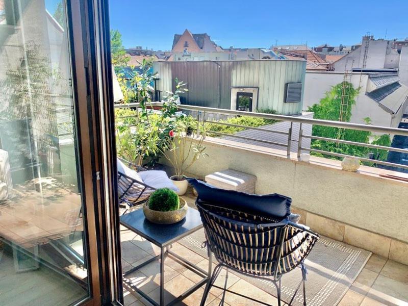 Sunny Deluxe Apt. & Terrace Boedapest Buitenkant foto