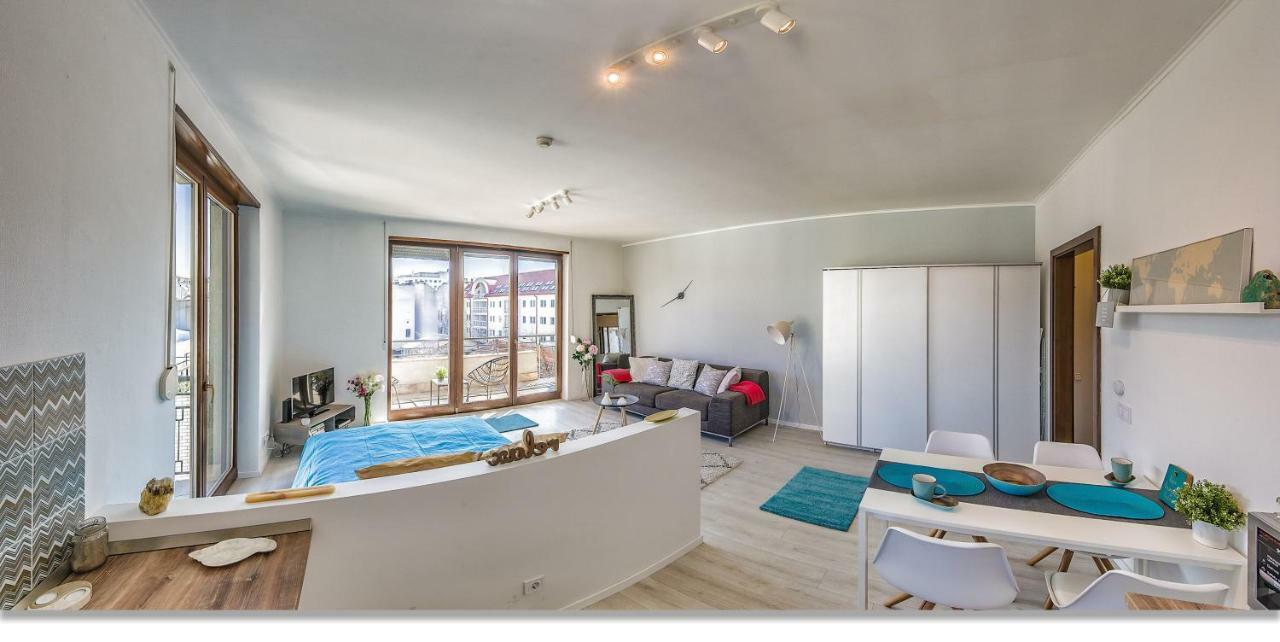 Sunny Deluxe Apt. & Terrace Boedapest Buitenkant foto
